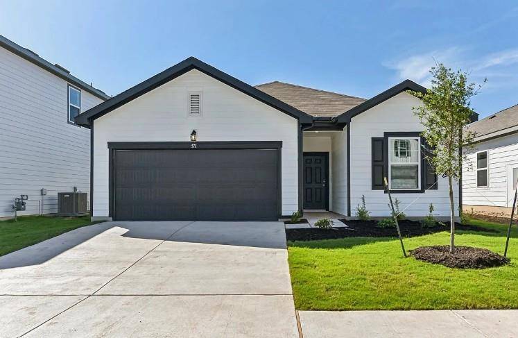 301 Sieders ST, Taylor, TX 76574