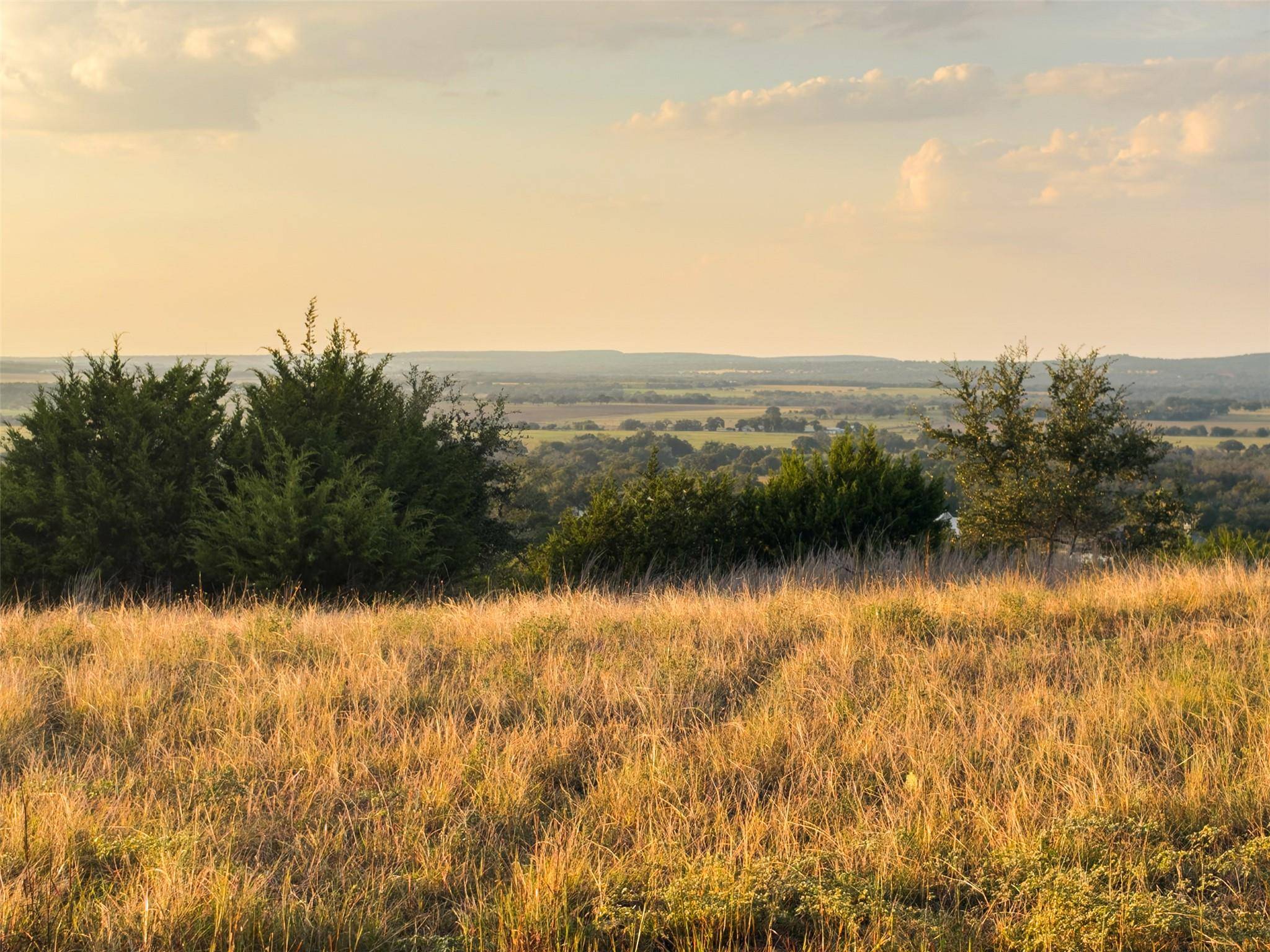 924 Axis CIR, Fredericksburg, TX 78624