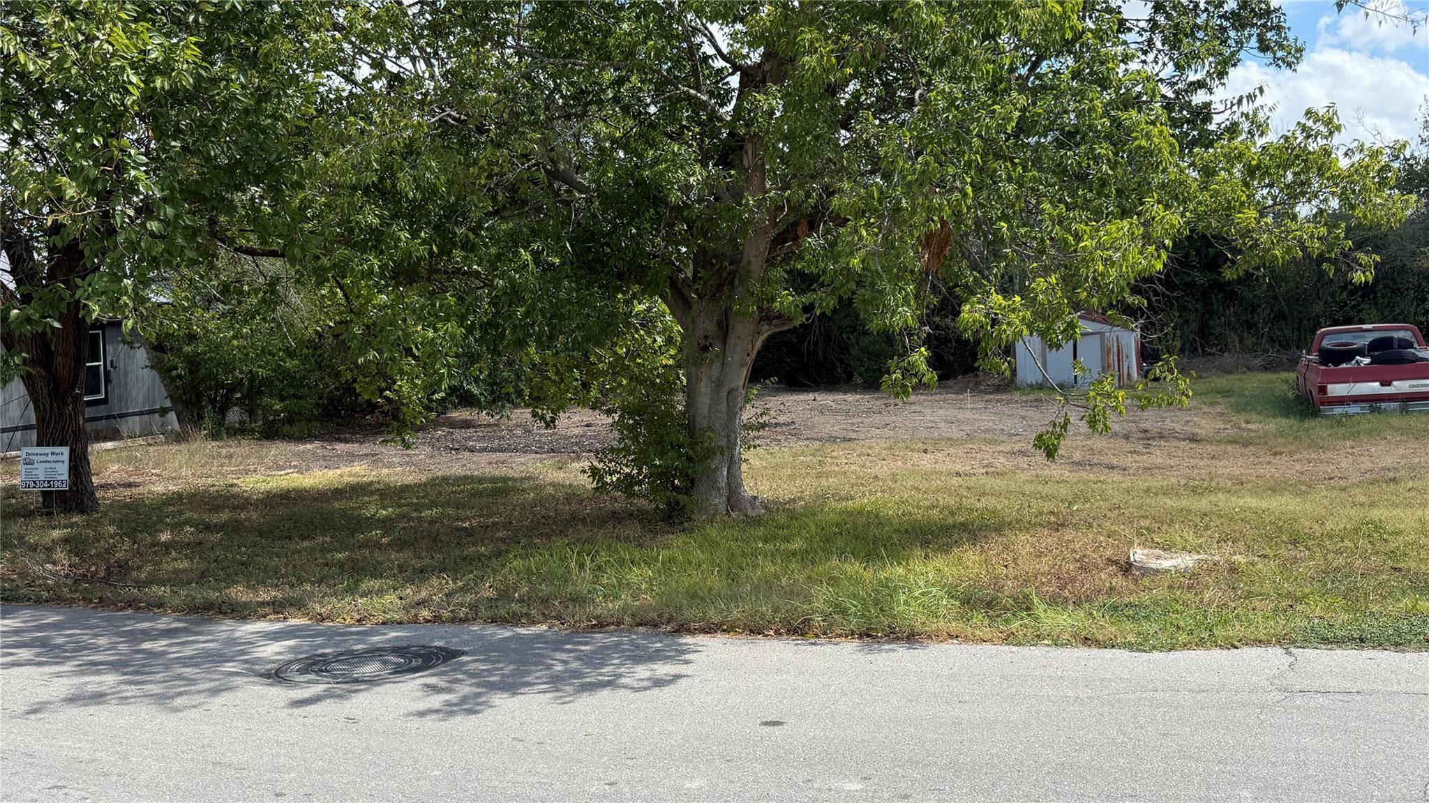 602 Burkett ST, Taylor, TX 76574