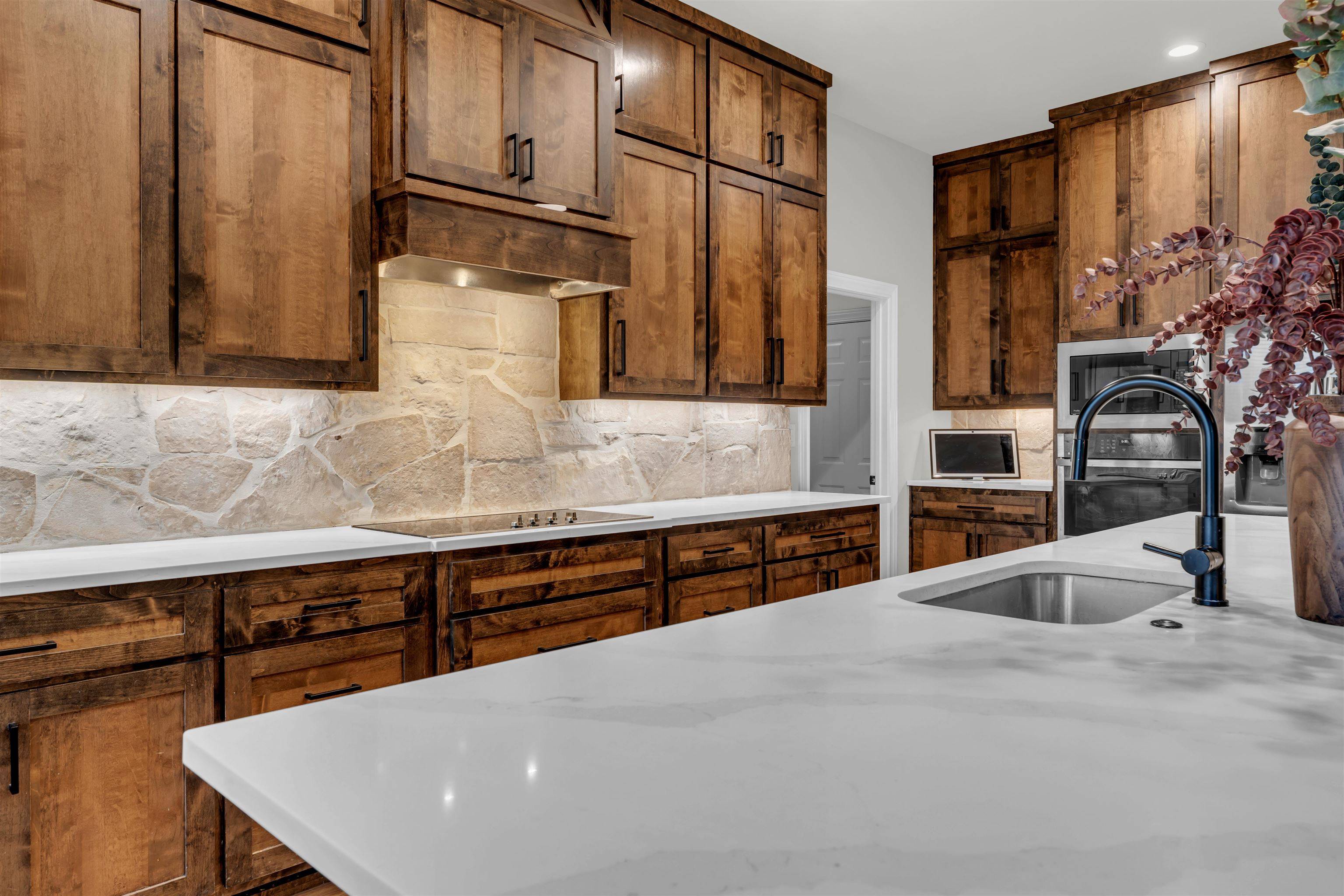 111 Natalies Pt, Burnet, TX 78611