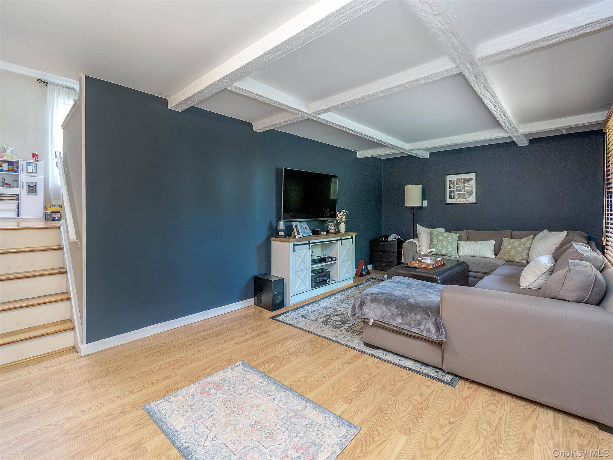531 5th ST, East Northport, NY 11731