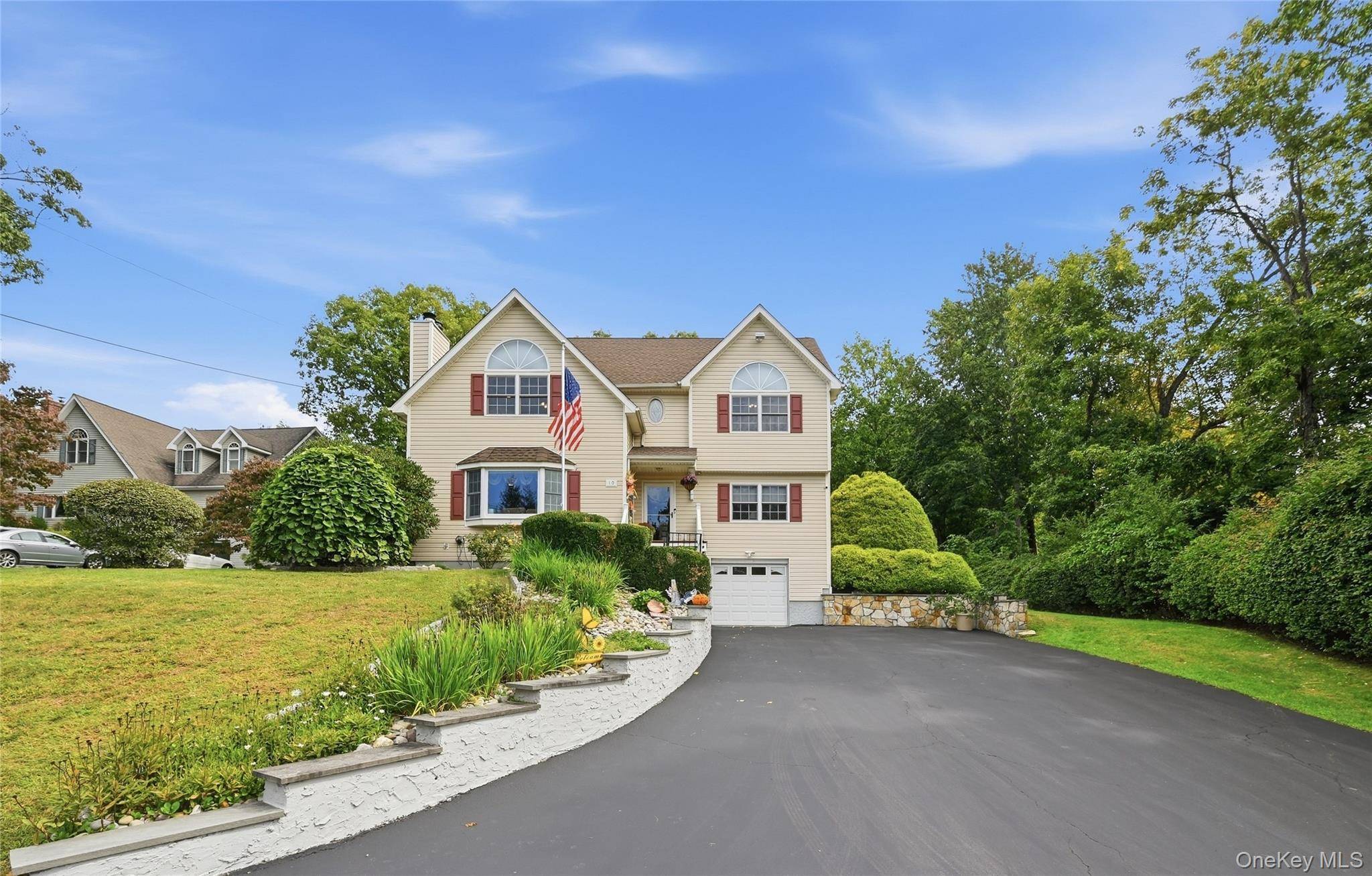 10 Albion OVAL, Mahopac, NY 10541