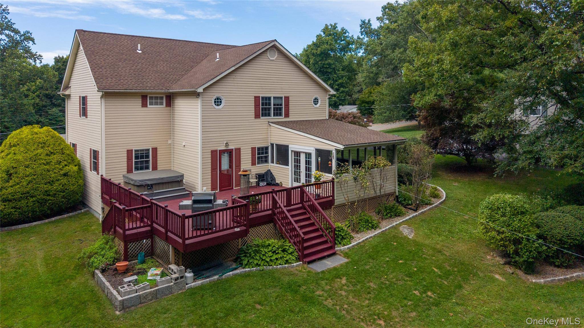10 Albion OVAL, Mahopac, NY 10541