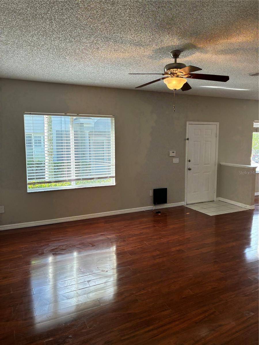 18143 PARADISE POINT DR, Tampa, FL 33647