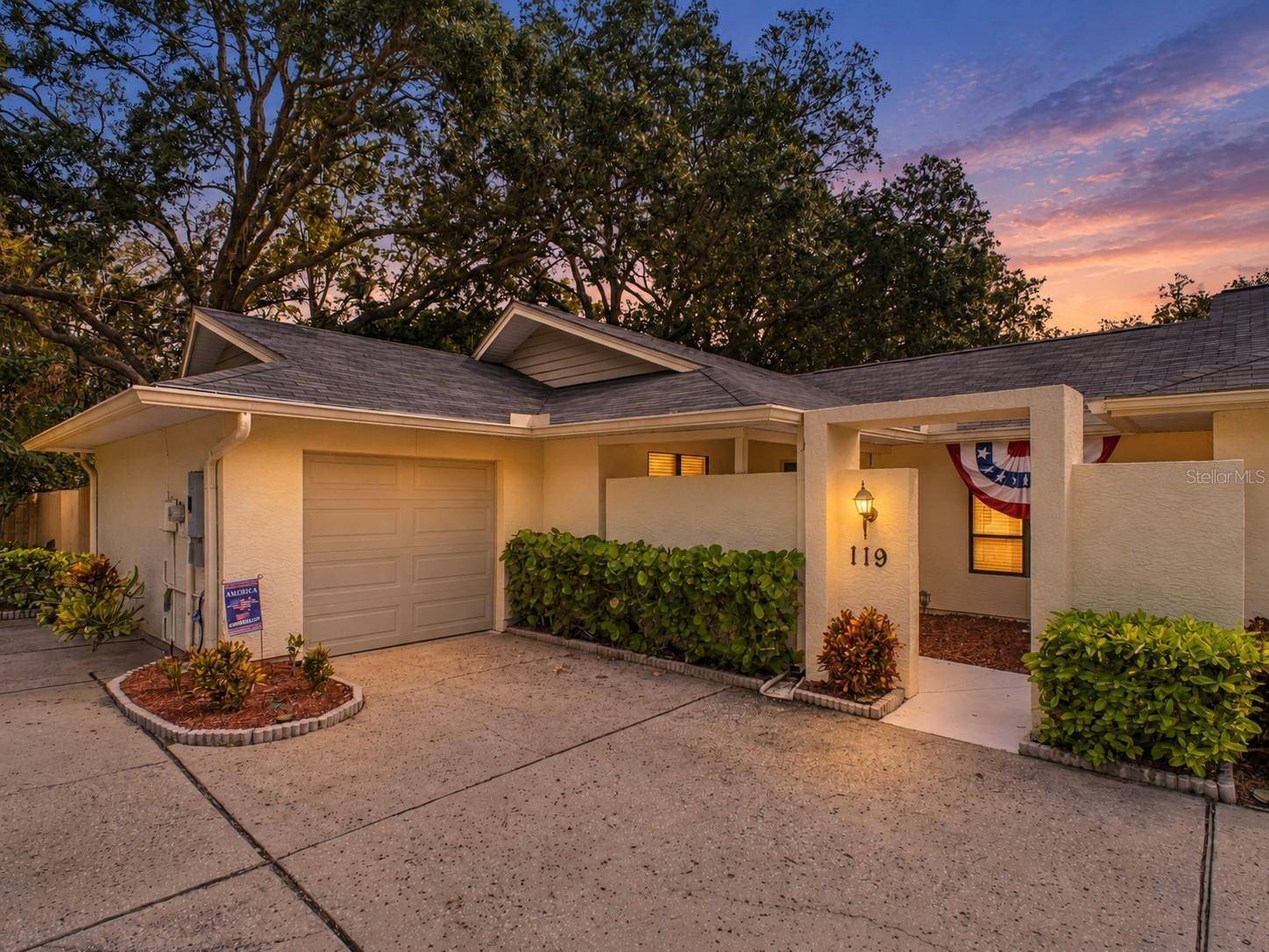119 PARKSIDE COLONY DR, Tarpon Springs, FL 34689
