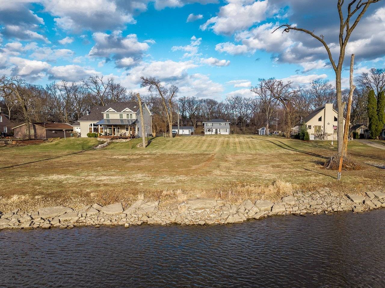 99xx Queen Oaks DR, Machesney Park, IL 61115