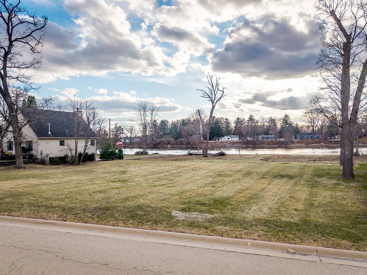 99xx Queen Oaks DR, Machesney Park, IL 61115