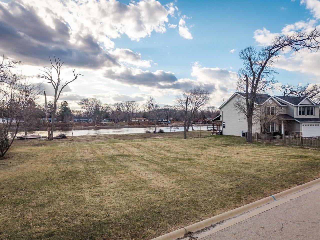 99xx Queen Oaks DR, Machesney Park, IL 61115