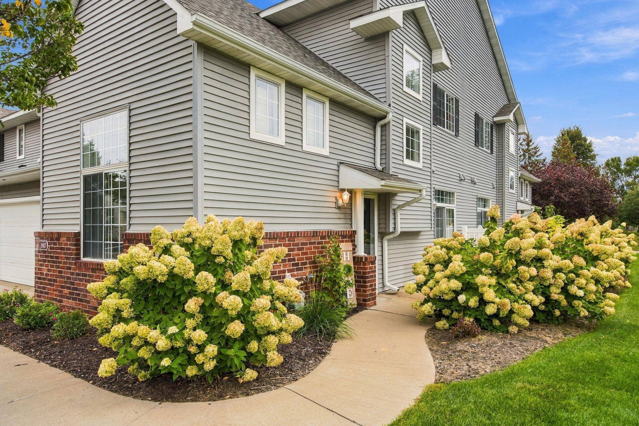 1907 111th AVE NE, Blaine, MN 55449