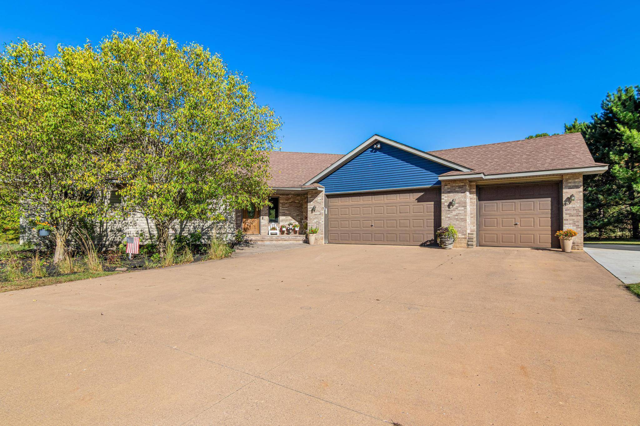 408 Johnson DR, Hudson, WI 54016
