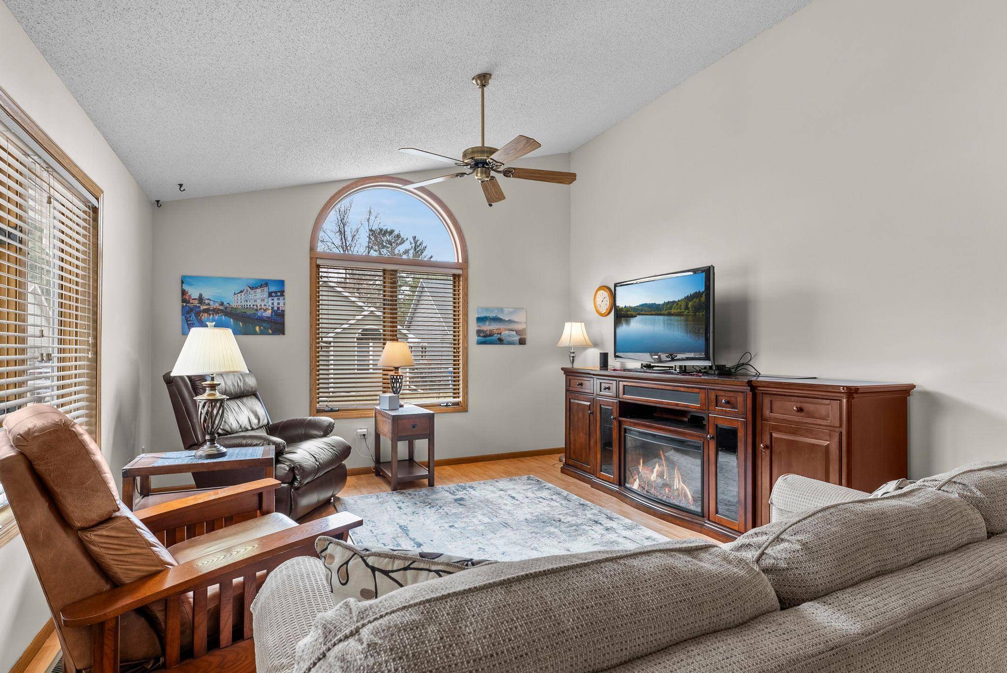 420 Village CT, Cambridge, MN 55008
