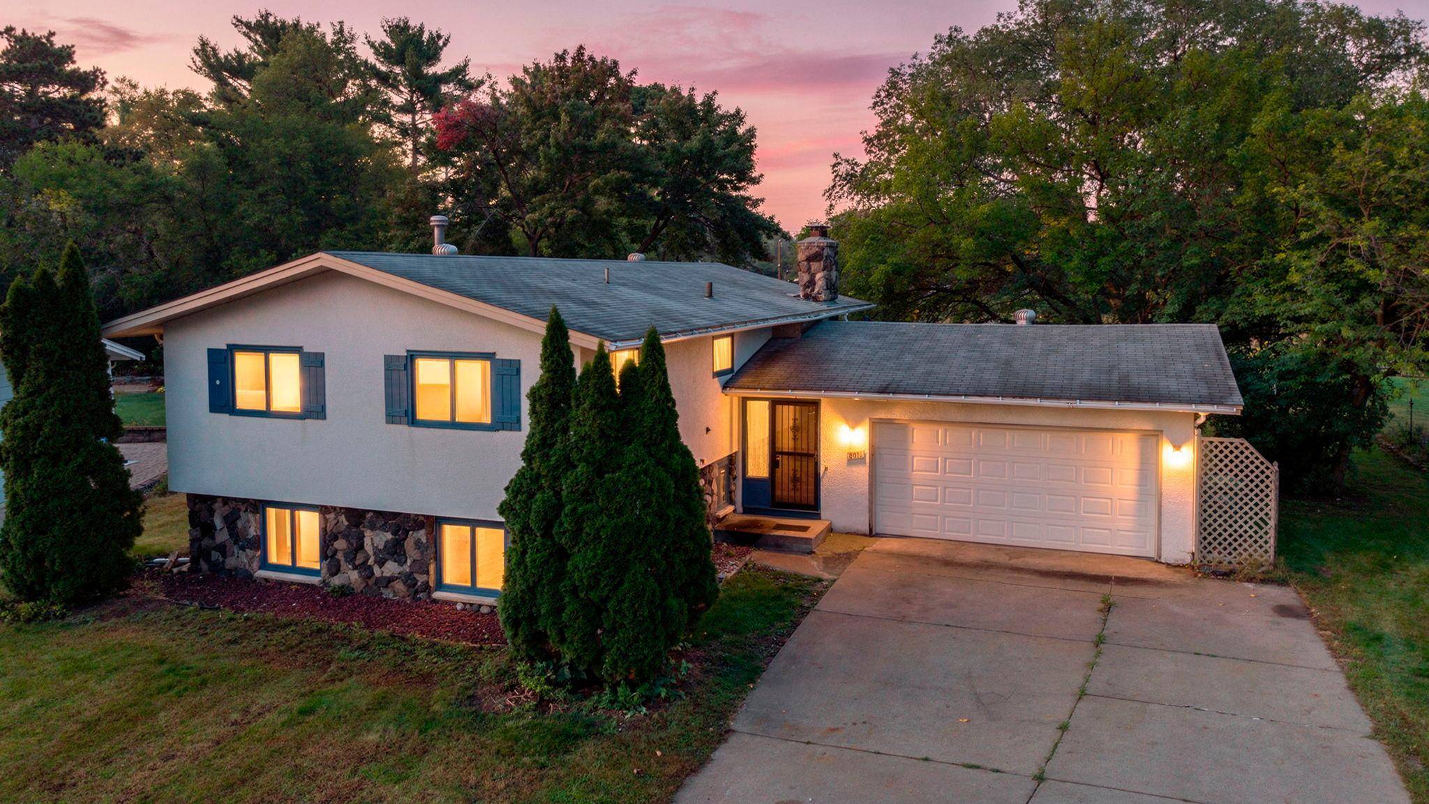 8016 Brunswick AVE N, Brooklyn Park, MN 55443