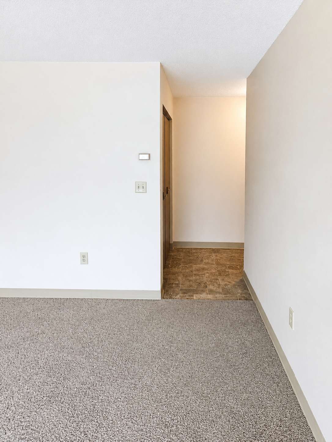 2169 Cecilee ST, Worthington, MN 56187