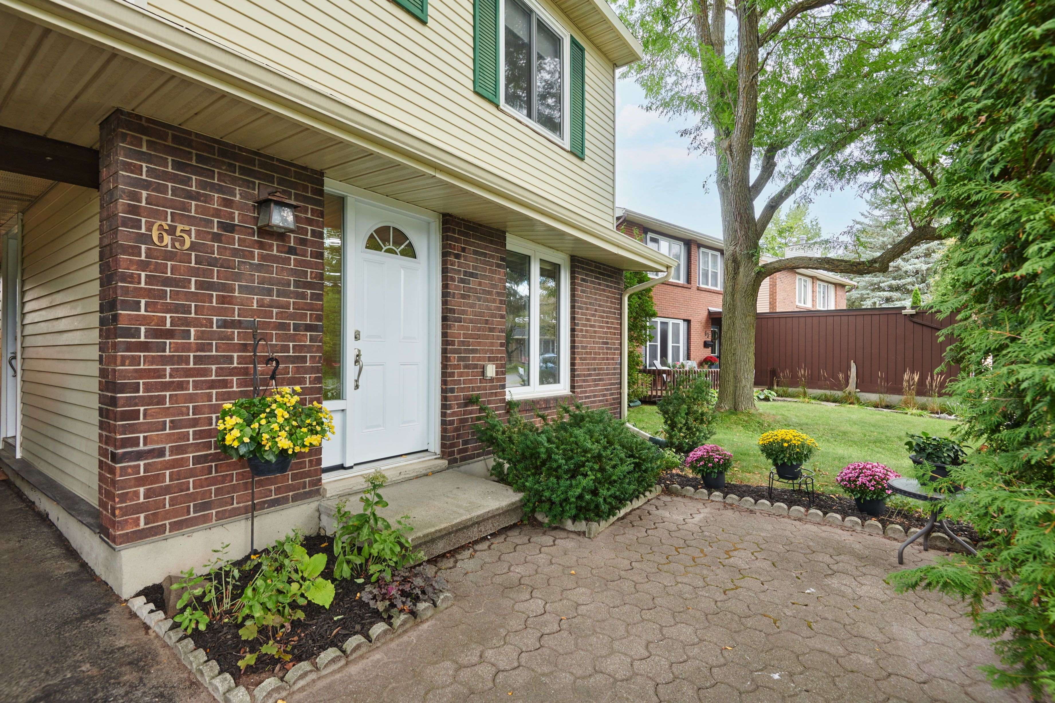 65 Bartley CRES, Barrhaven, ON K2J 1R9