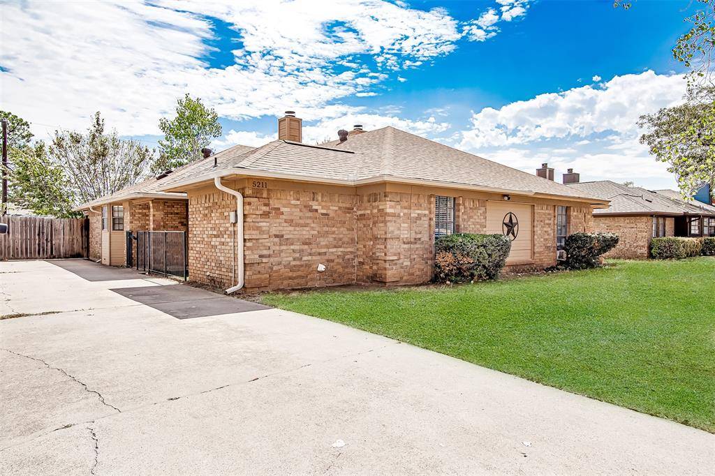 5211 Wild West Drive, Arlington, TX 76017