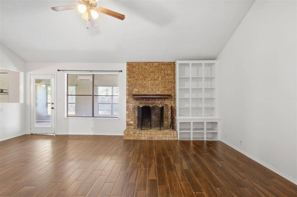 4009 Hemlock Street, Fort Worth, TX 76137