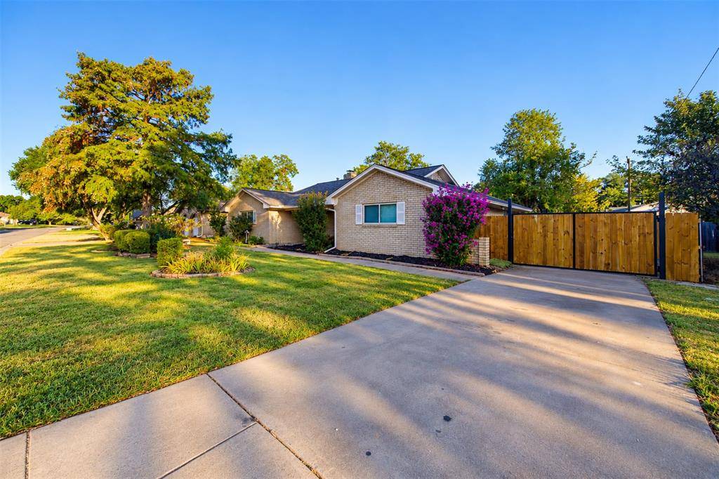 5005 Fall River Drive, Fort Worth, TX 76103