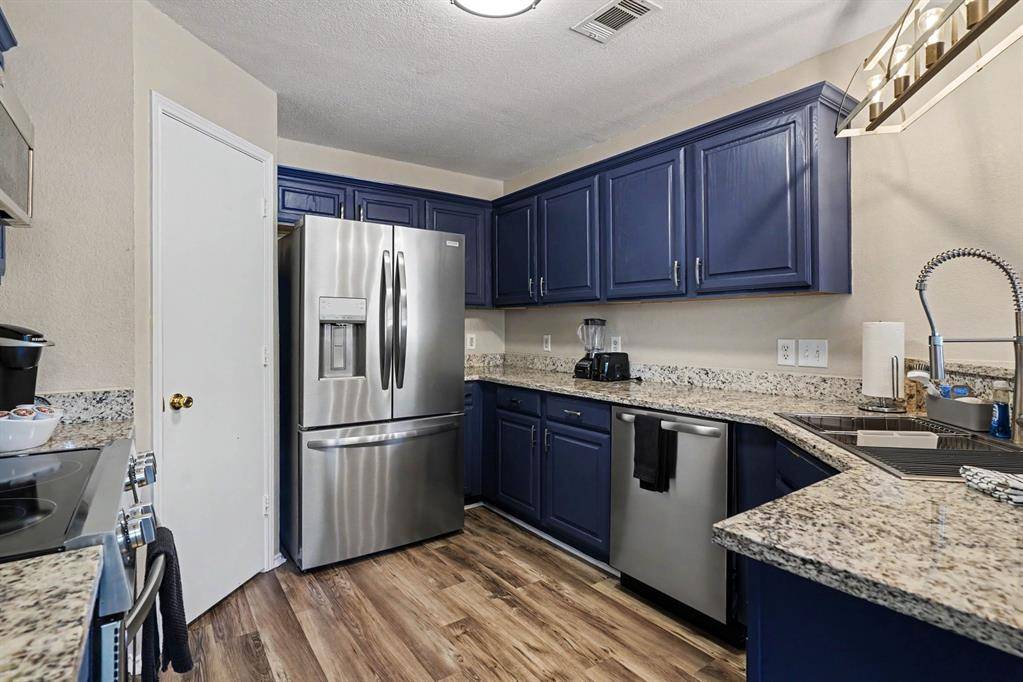 637 Oak View Court, Azle, TX 76020