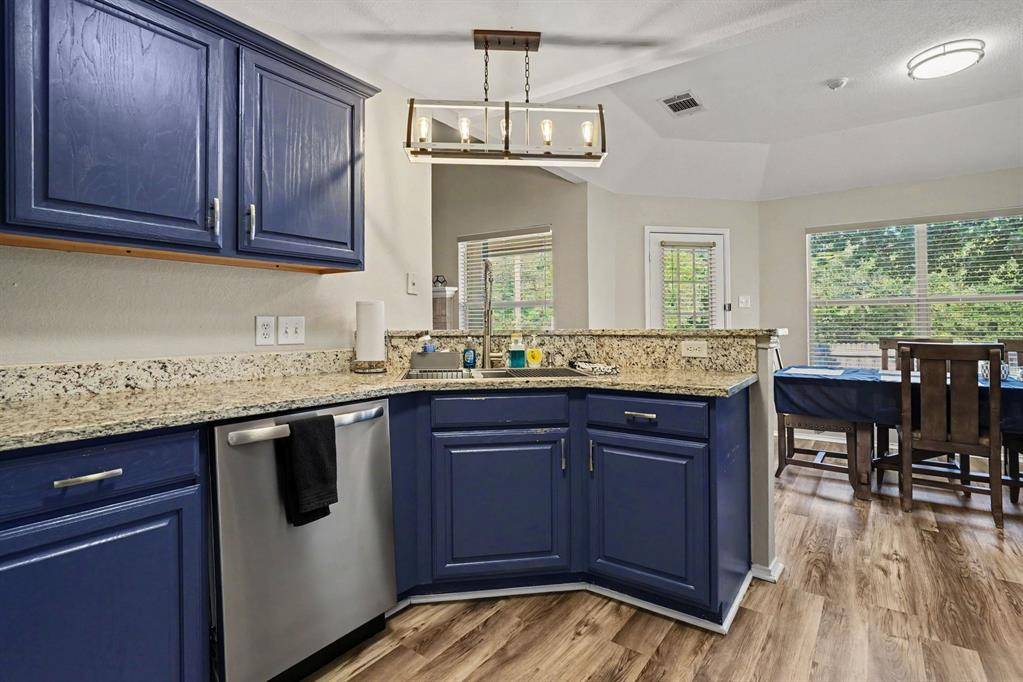 637 Oak View Court, Azle, TX 76020