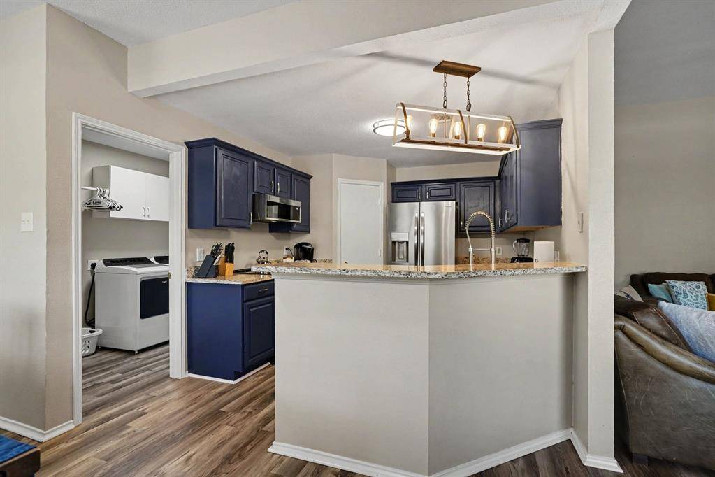 637 Oak View Court, Azle, TX 76020