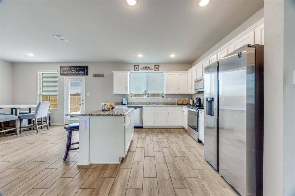 926 Hurstwood Drive, Van Alstyne, TX 75495
