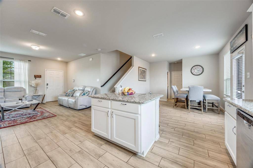 926 Hurstwood Drive, Van Alstyne, TX 75495