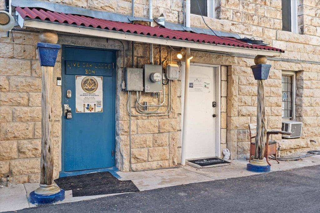 107 W Center ST, Kyle, TX 78640