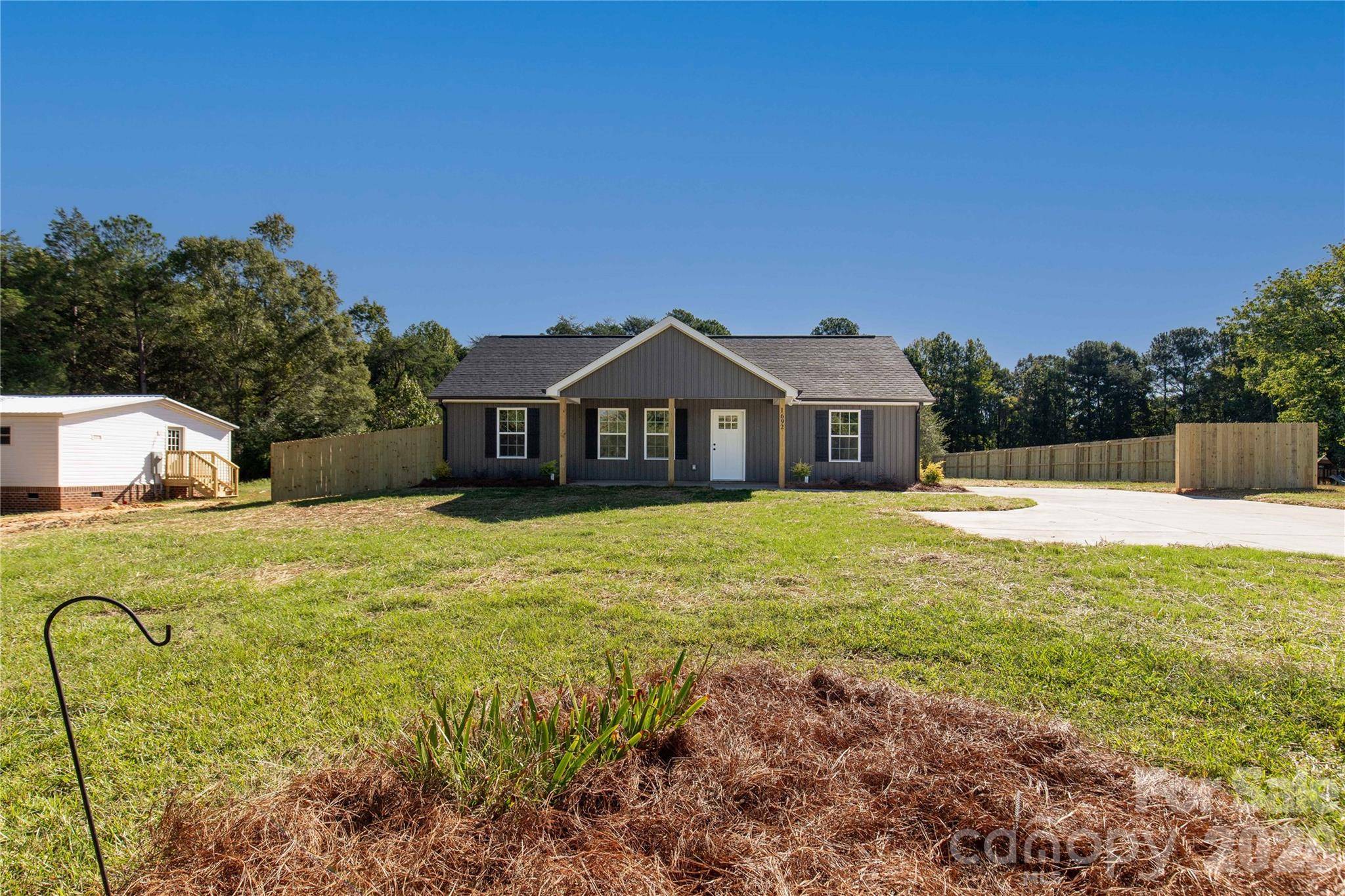 1692 Molly CIR, York, SC 29745