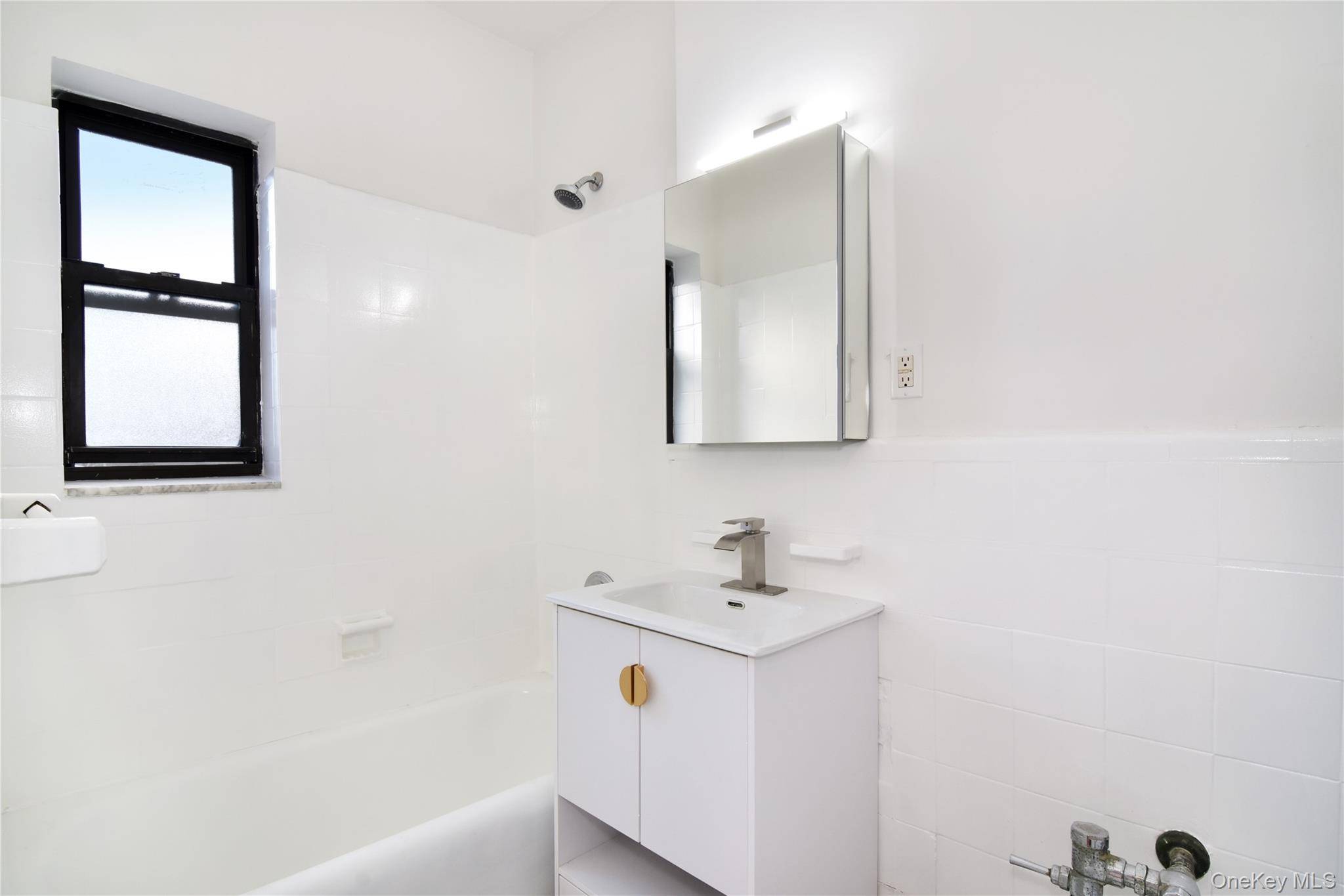 590 E 3rd ST #4C, Mount Vernon, NY 10553