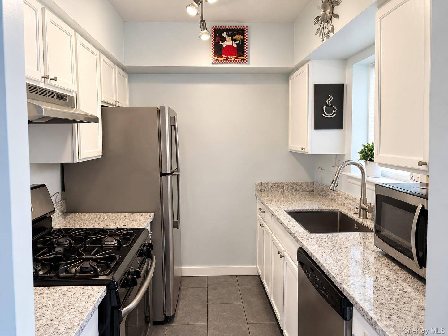 172 Beach 61st ST #1F, Arverne, NY 11692