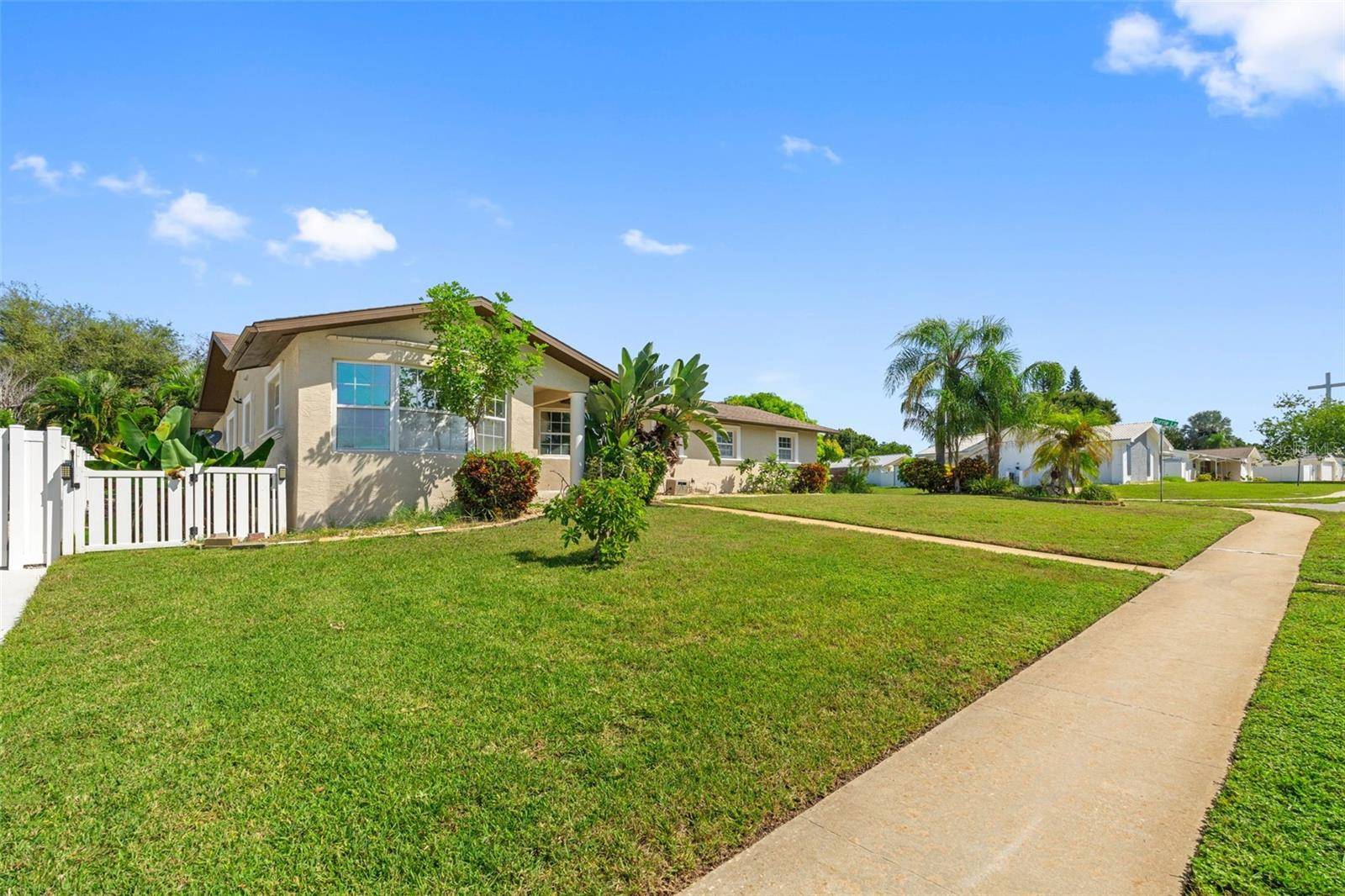 14331 APACHE AVE, Largo, FL 33774