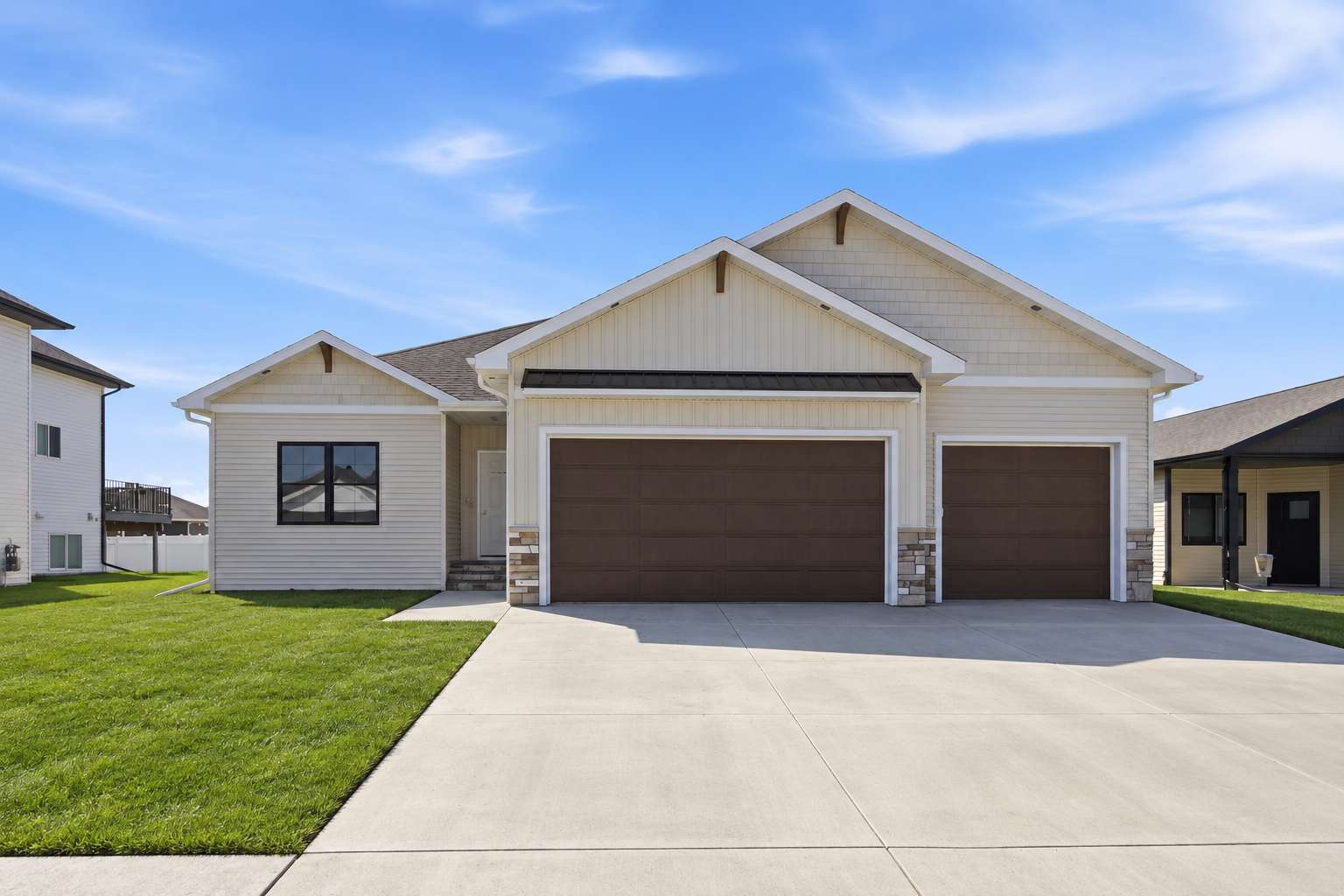5868 Ellis DR W, Horace, ND 58047