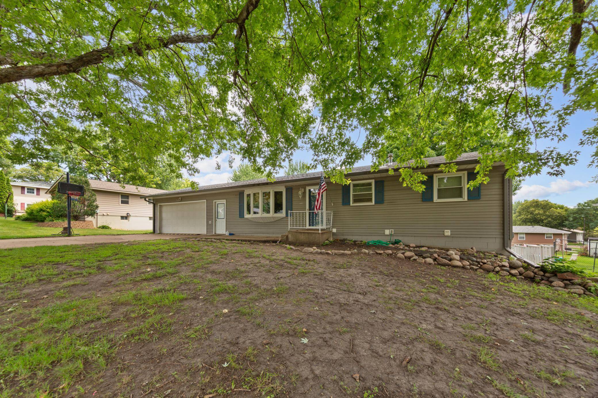 1401 Summer LN, Faribault, MN 55021
