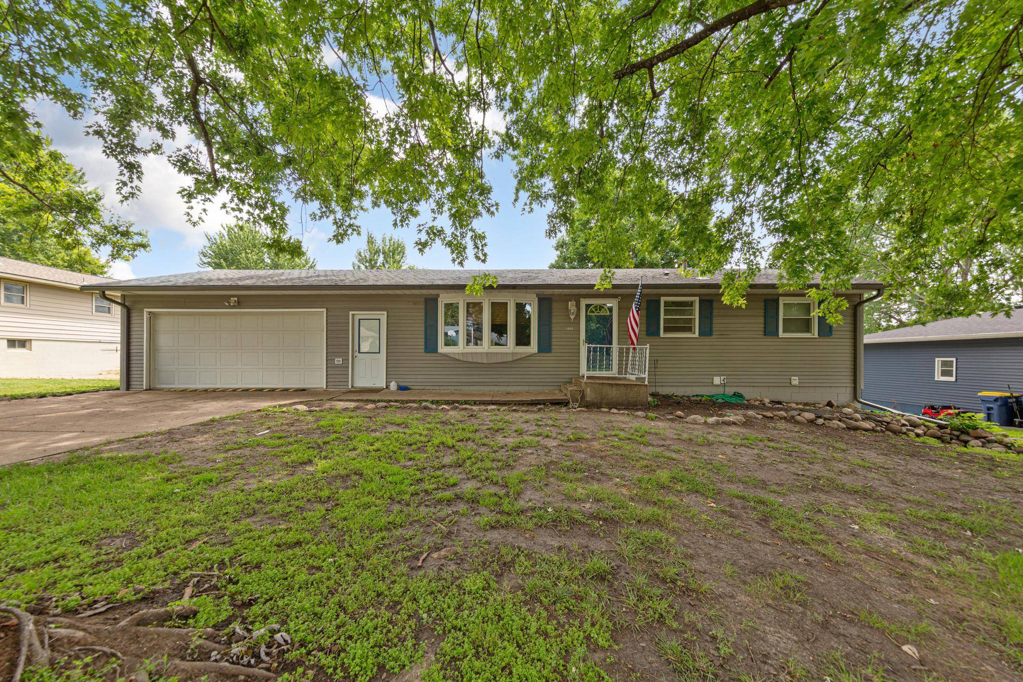 1401 Summer LN, Faribault, MN 55021