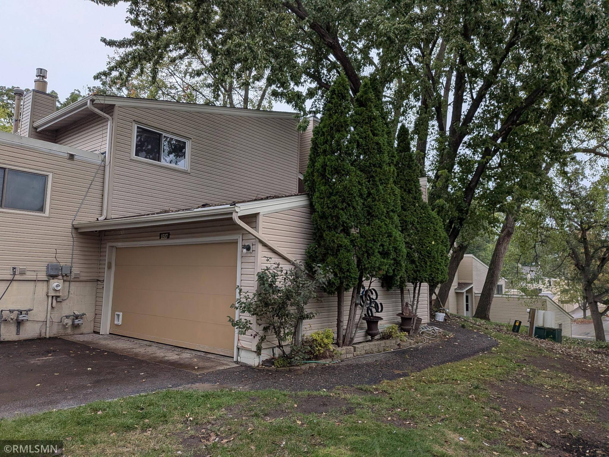1517 N Innsbruck DR, Fridley, MN 55432