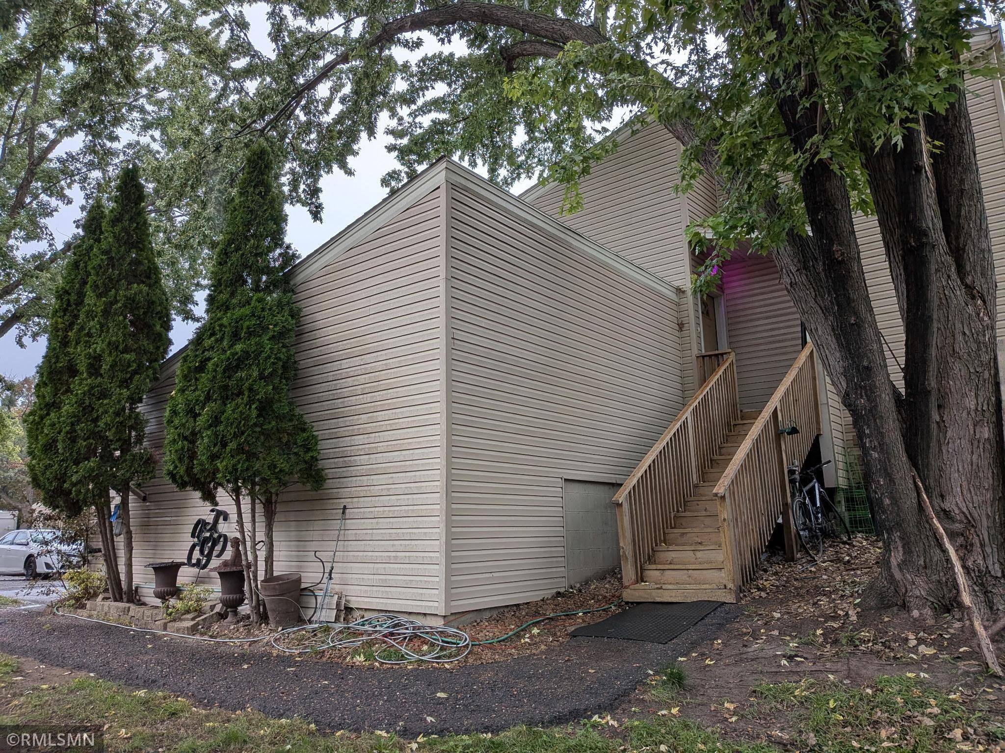 1517 N Innsbruck DR, Fridley, MN 55432