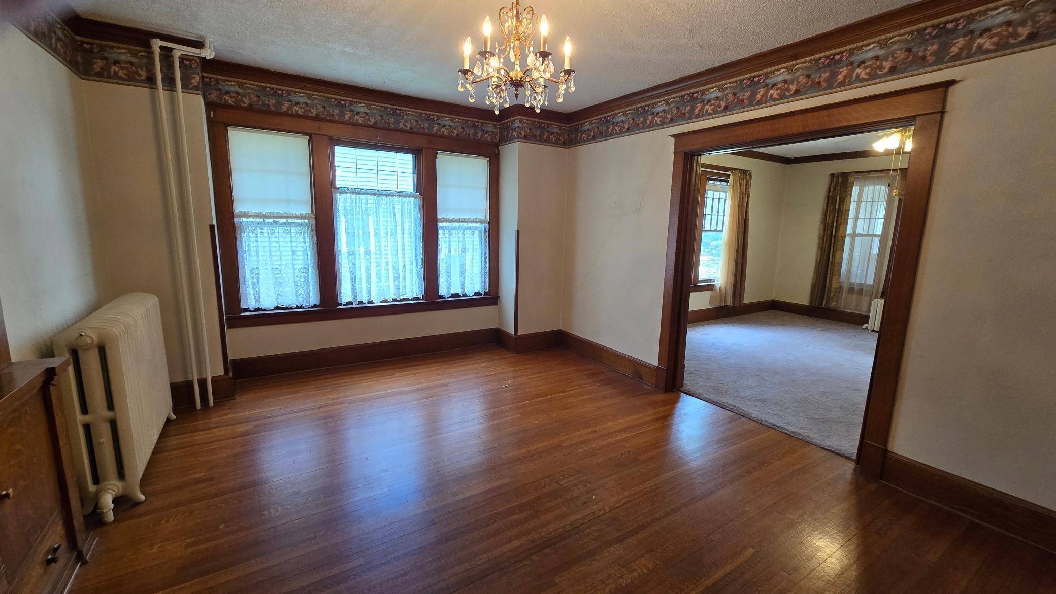 122 Woodland AVE, Fairmont, MN 56031
