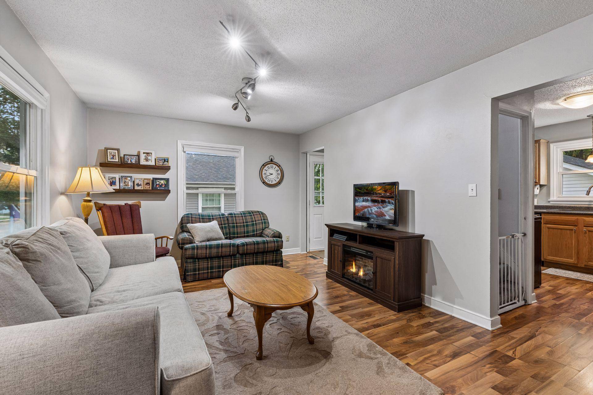 180 Westchester DR, West Saint Paul, MN 55118