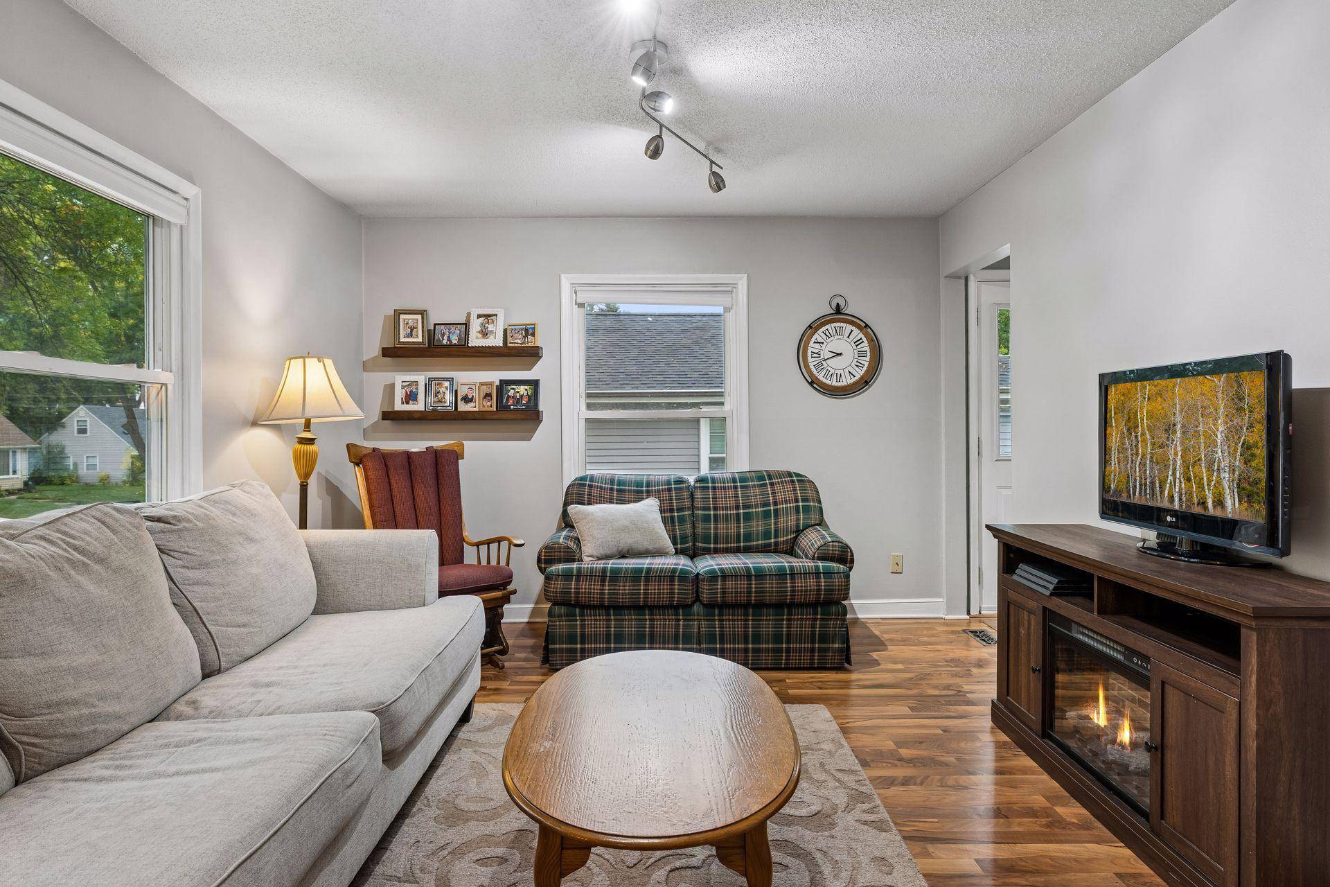 180 Westchester DR, West Saint Paul, MN 55118