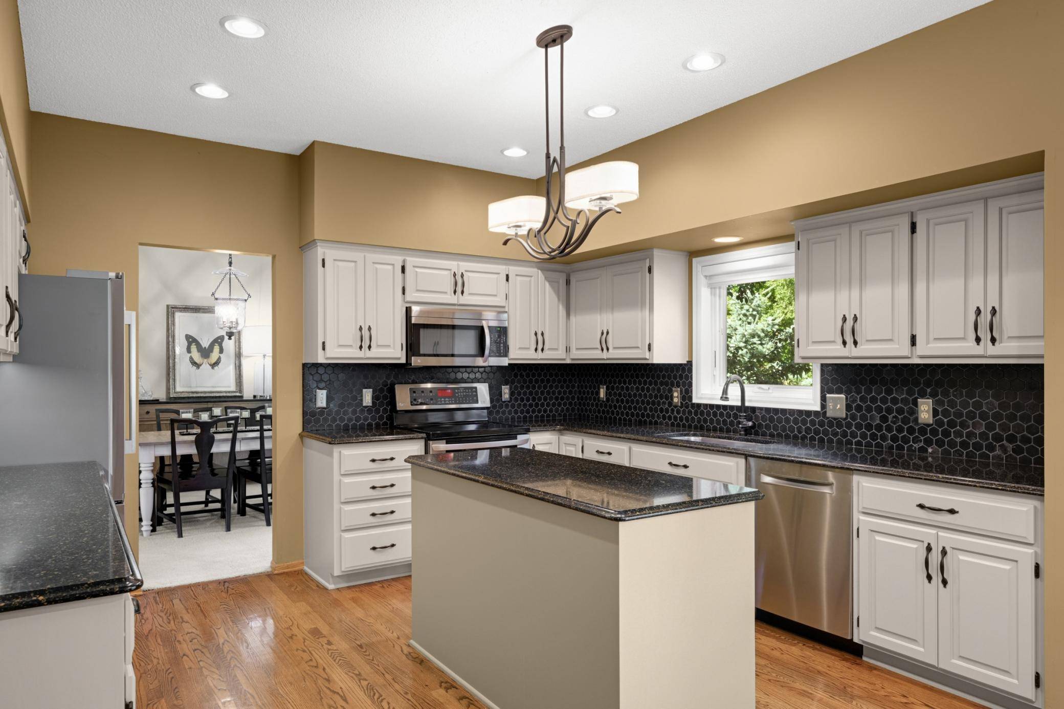 14105 Forest LN, Apple Valley, MN 55124