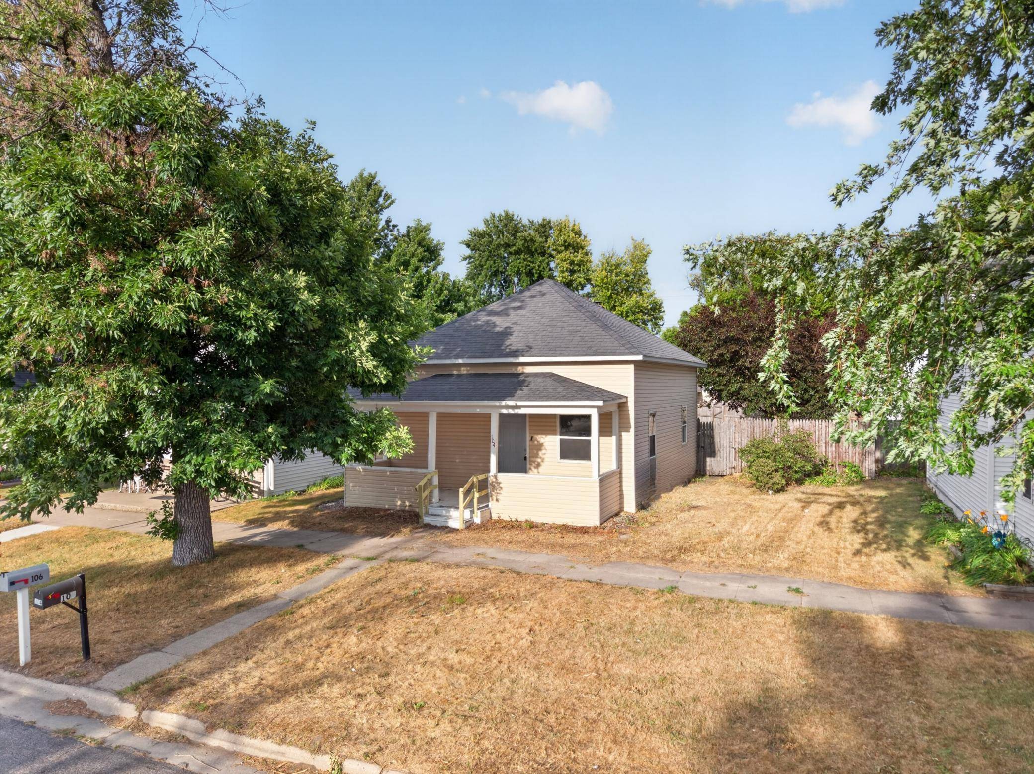 104 2nd ST NE, Barnesville, MN 56514