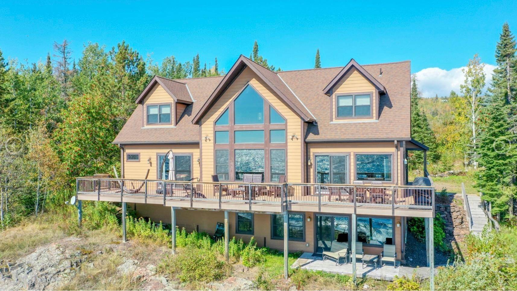 41 W Rosebush LN, Grand Marais, MN 55604