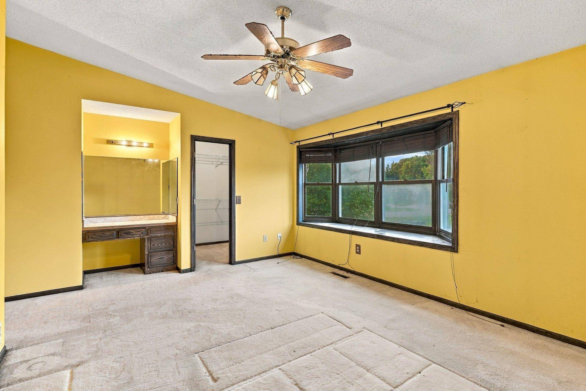 513 Upper Wood WAY, Burnsville, MN 55337