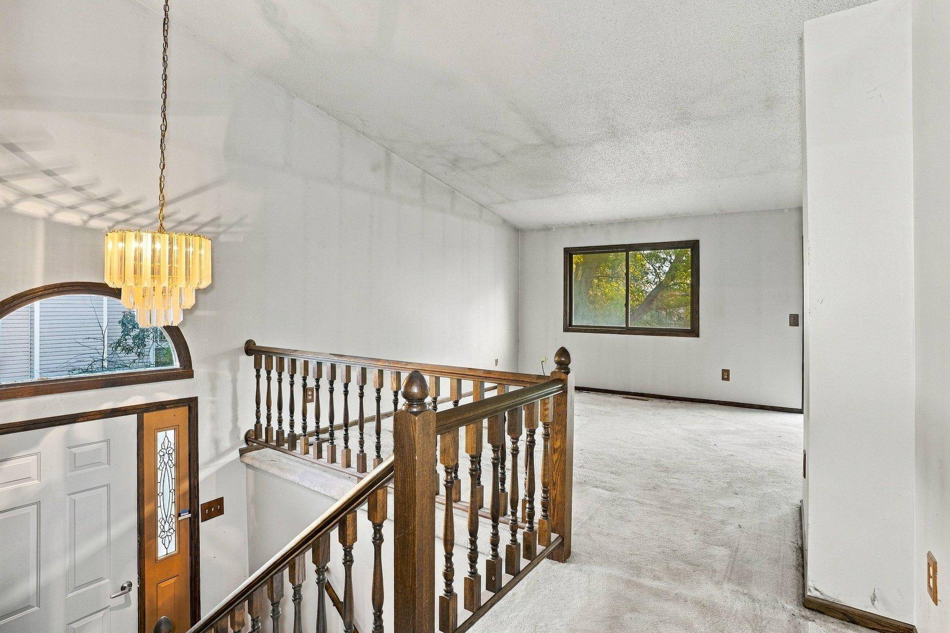 513 Upper Wood WAY, Burnsville, MN 55337