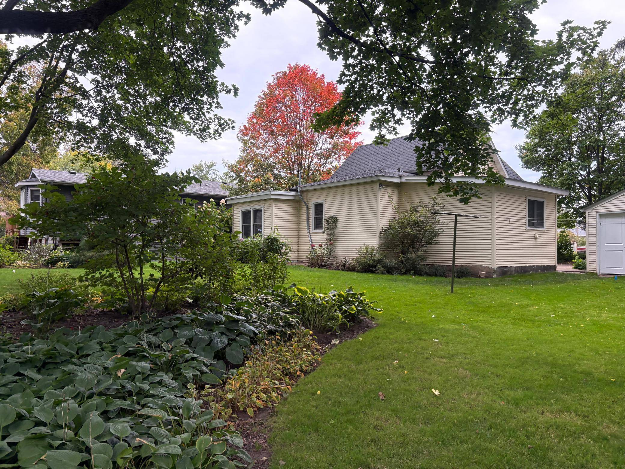 6051 Upper 46th ST N, Oakdale, MN 55128