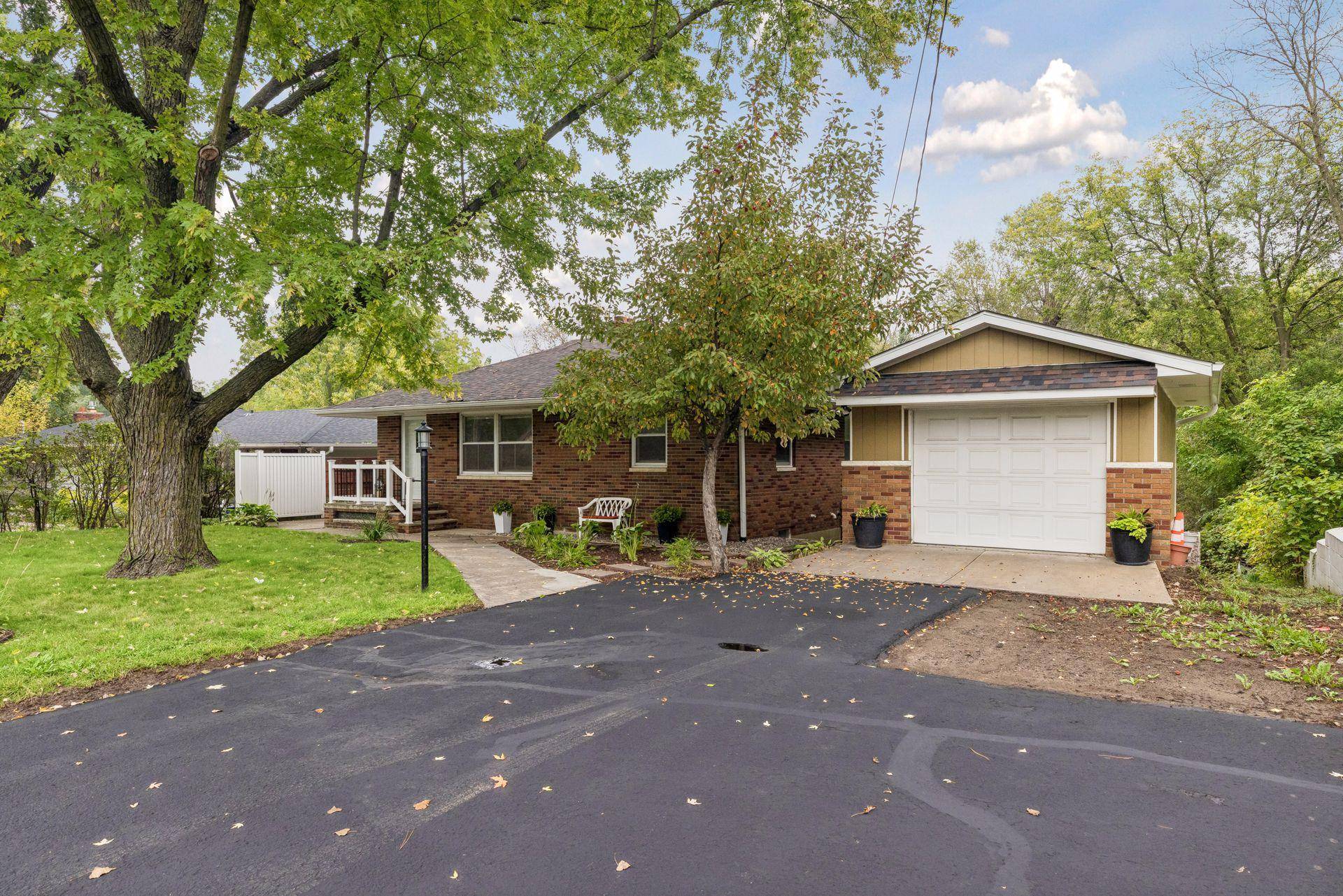 1814 Mcknight RD N, Maplewood, MN 55109
