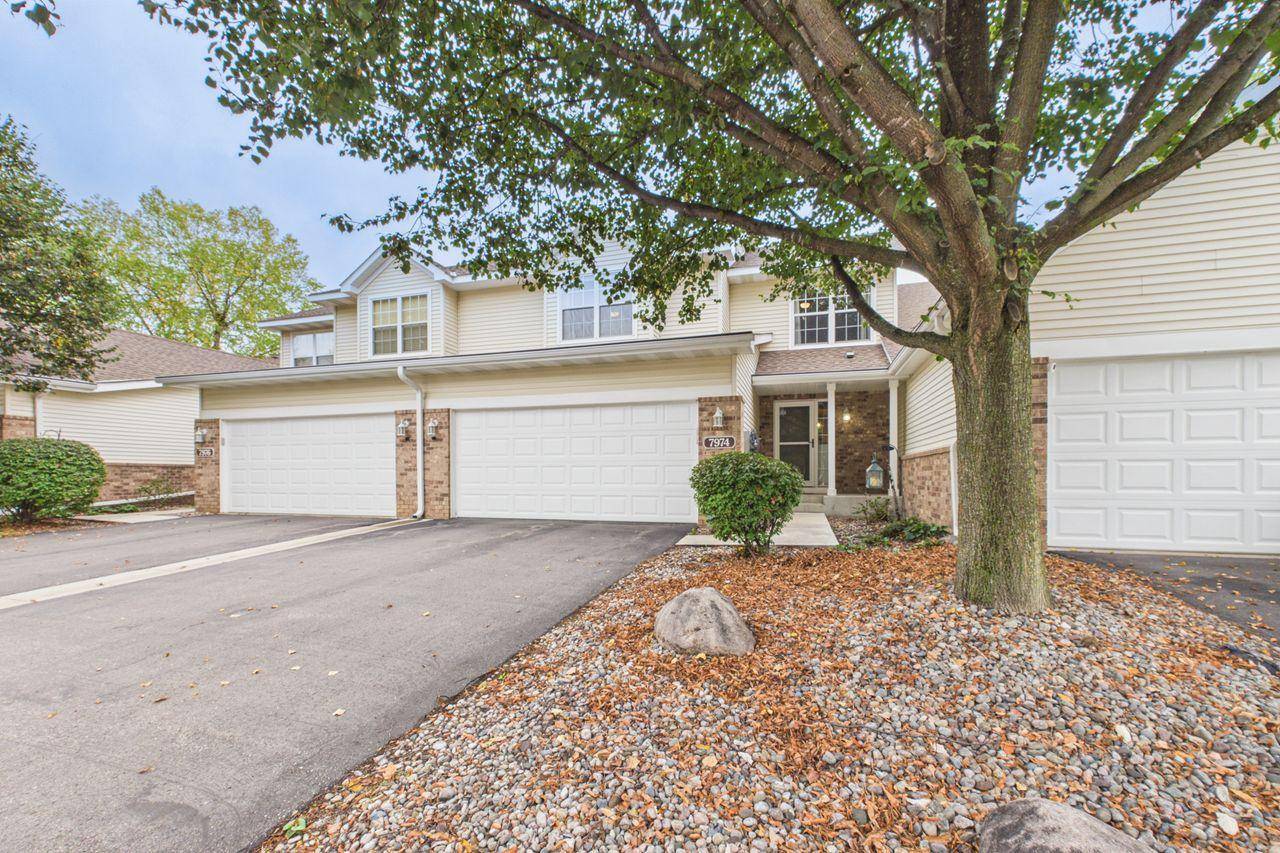 7974 Autumn Ridge WAY, Chanhassen, MN 55317