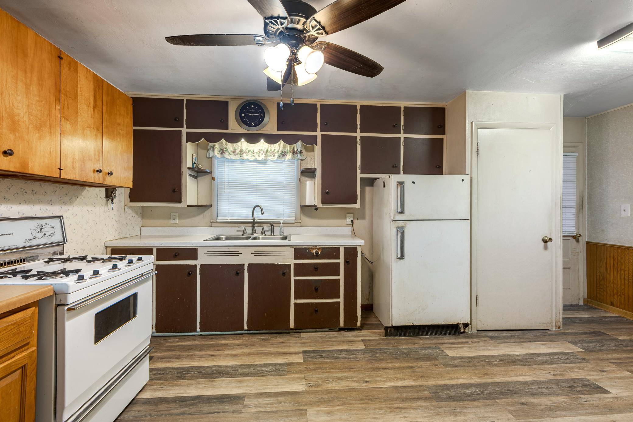 521 S 2nd ST, La Crescent, MN 55947