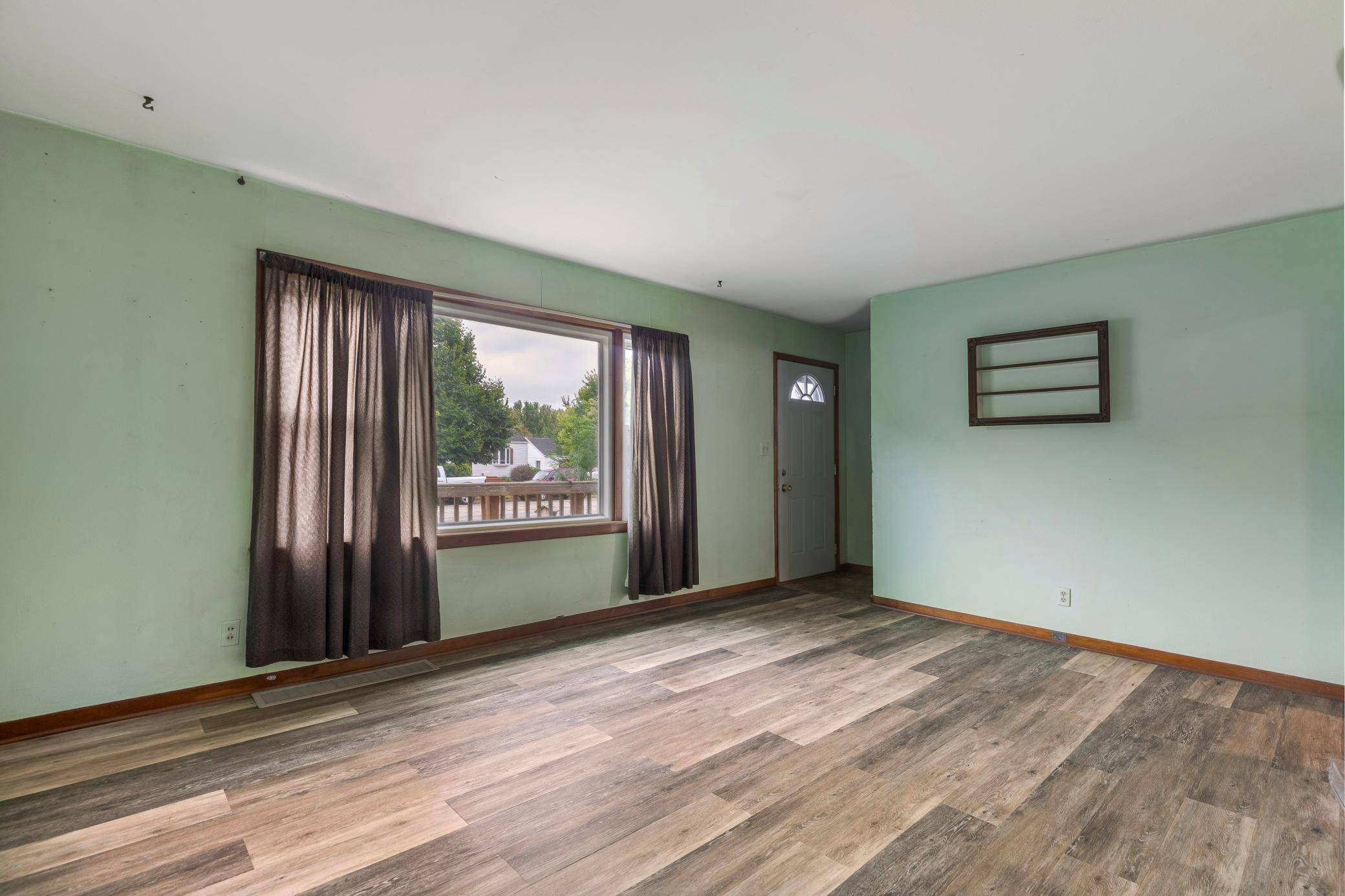521 S 2nd ST, La Crescent, MN 55947