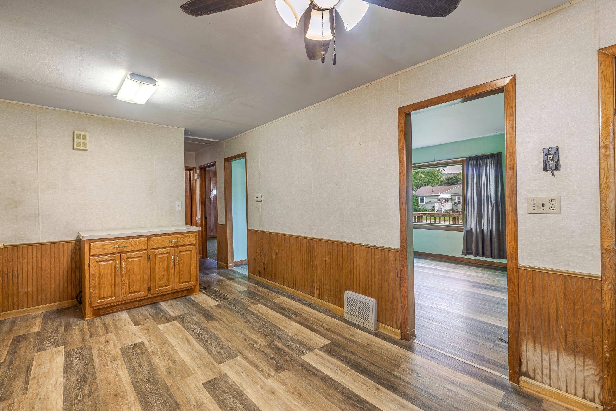 521 S 2nd ST, La Crescent, MN 55947